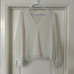 ASTR The Label Flowy Cream V-Neck Blouse Size Large